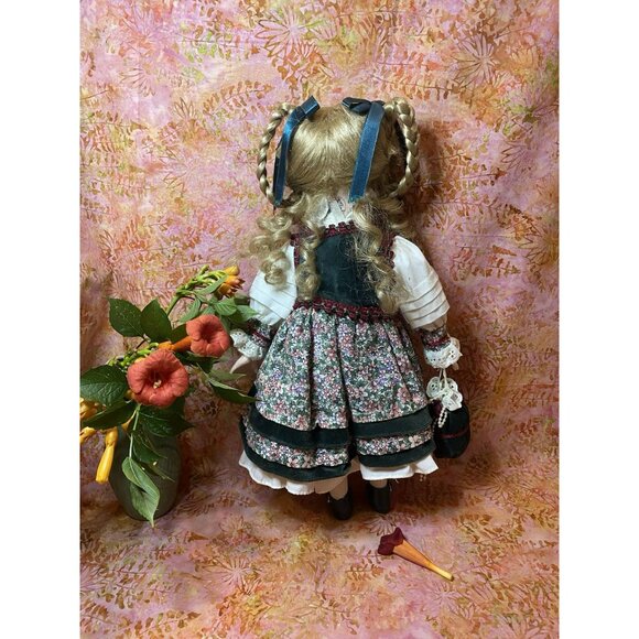 Vtg Swiss Miss Porcelain Doll no tags 1990s 17" Dolls of the World GEPPEDDO - Picture 5 of 5